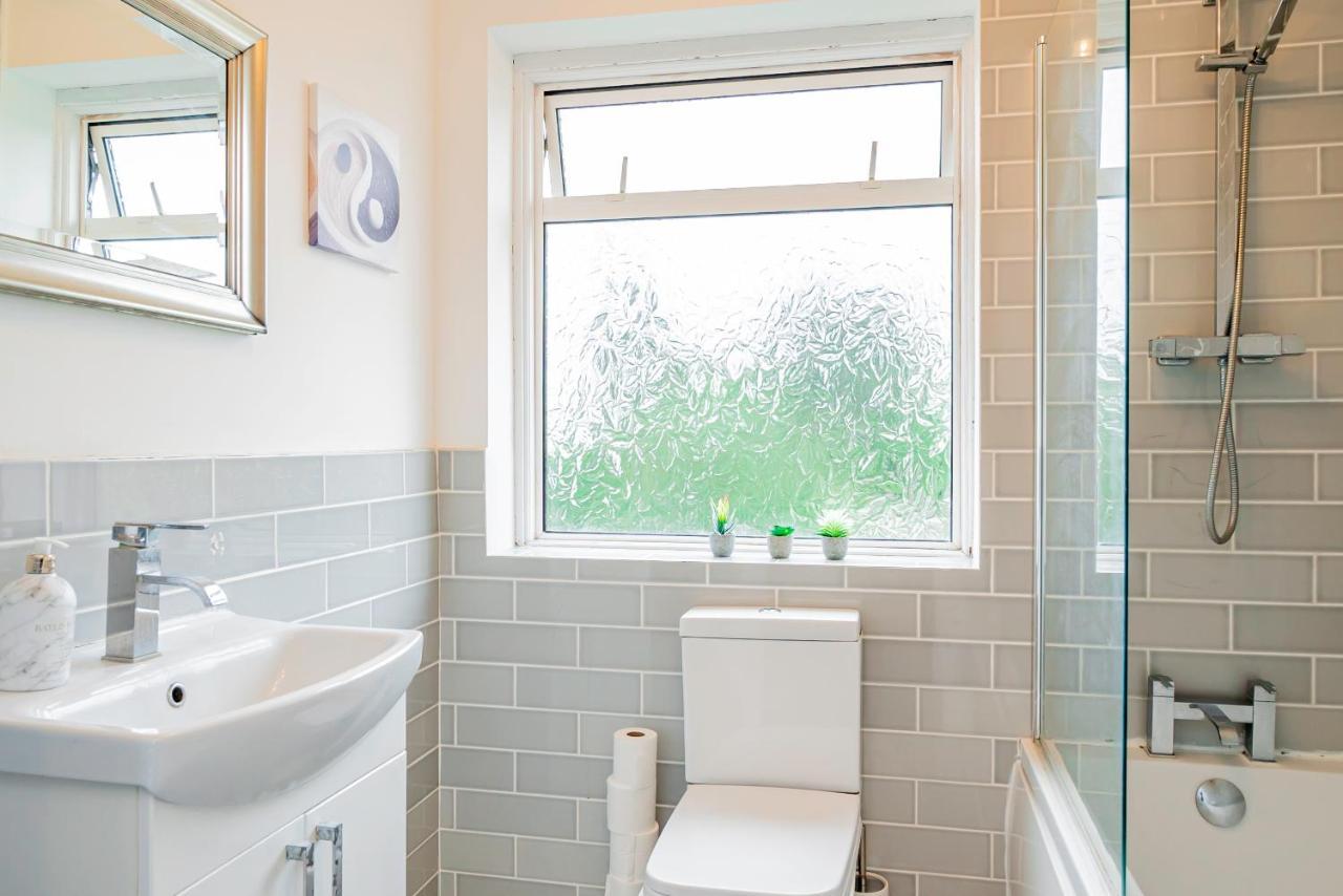 Stunning Place, Close To Windsor & Heathrow & Private Parking Burnham  Zewnętrze zdjęcie